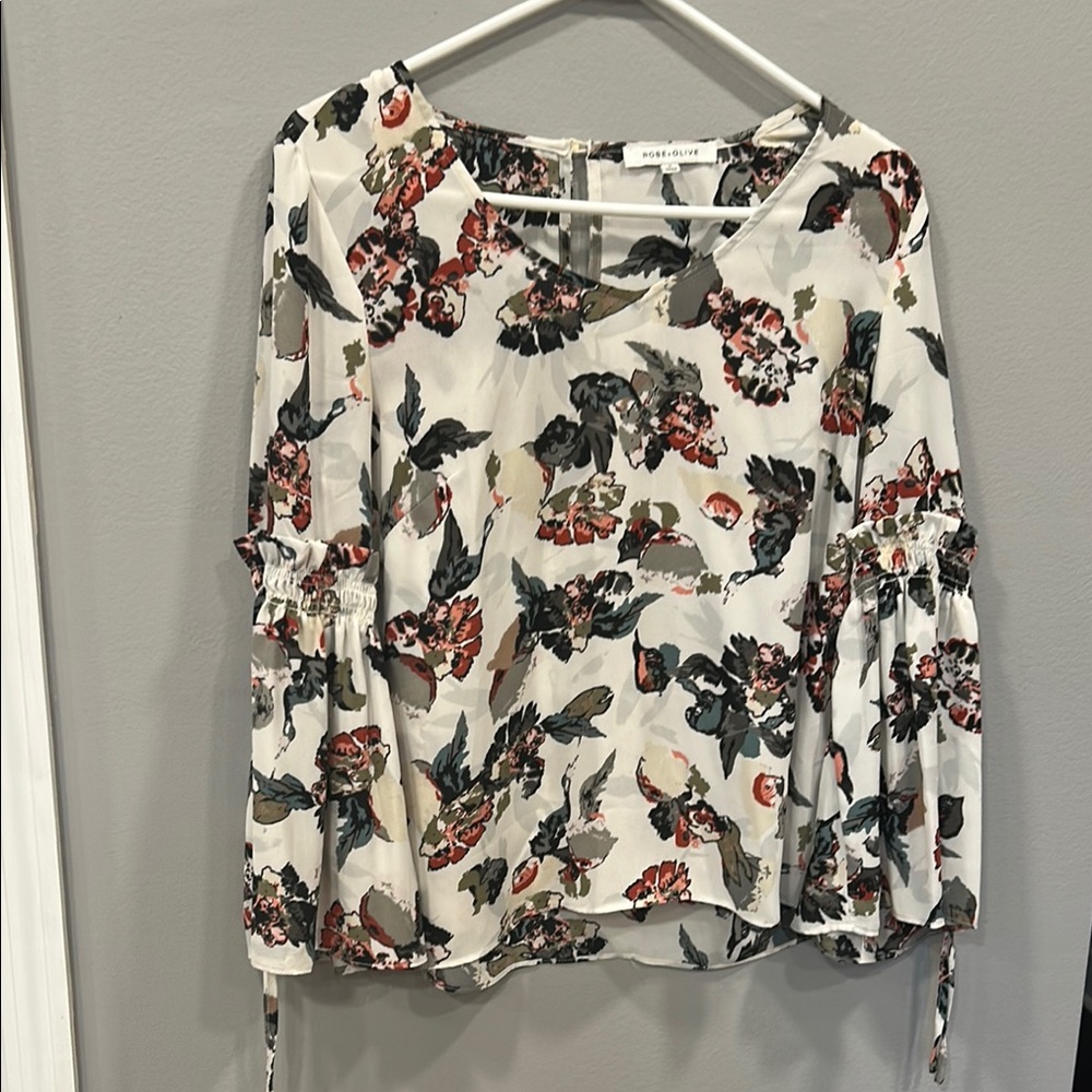 Rose & Olive Cream Ruffled 3/4 Sleeve Blouse